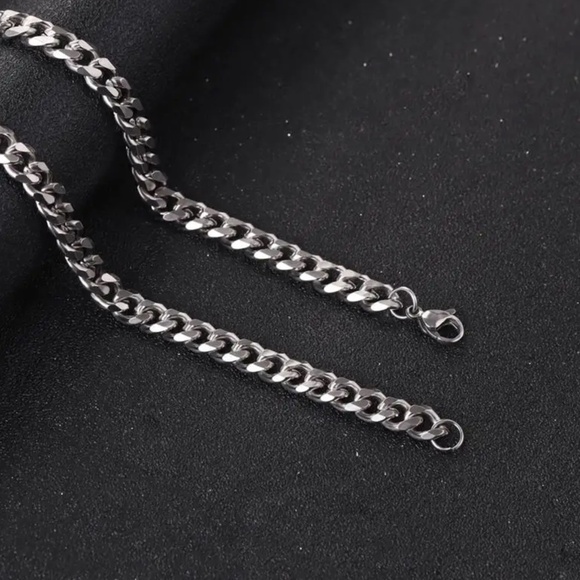 5mm Stainless Steel Cuban Link Chain Necklace – 23.5" Polished Silver-Tone - Picture 2 of 3